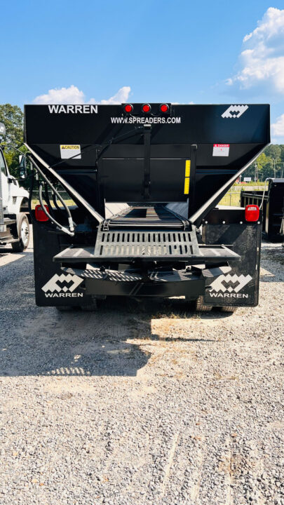 22' litter spreader conveyor system with pintle chain